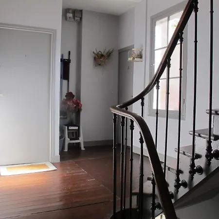 Les 5 Balcons Apartment *